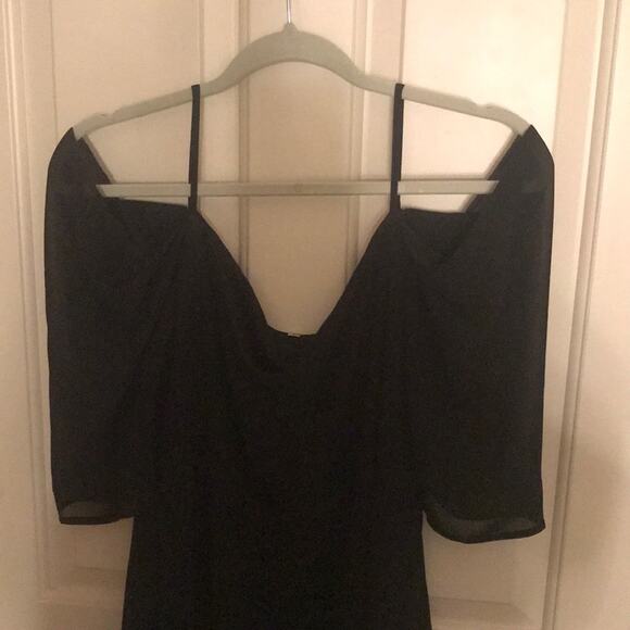 Little black dress cold shoulder size small - Picture 3 of 7